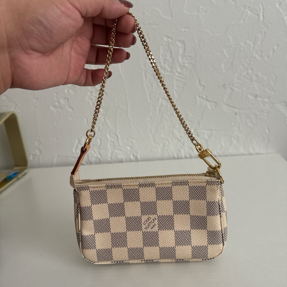 Louis Vuitton mini pochette